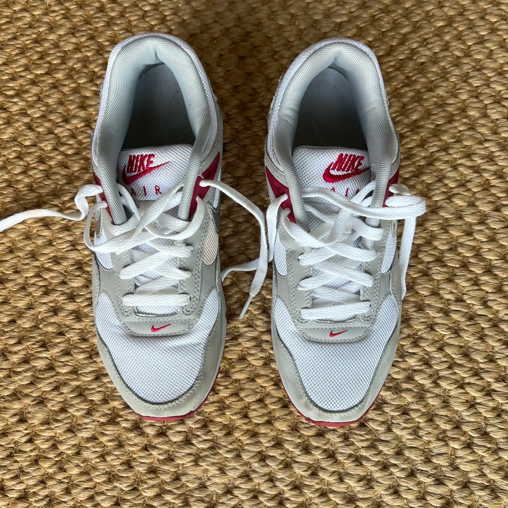 NIKE SNEAKERS